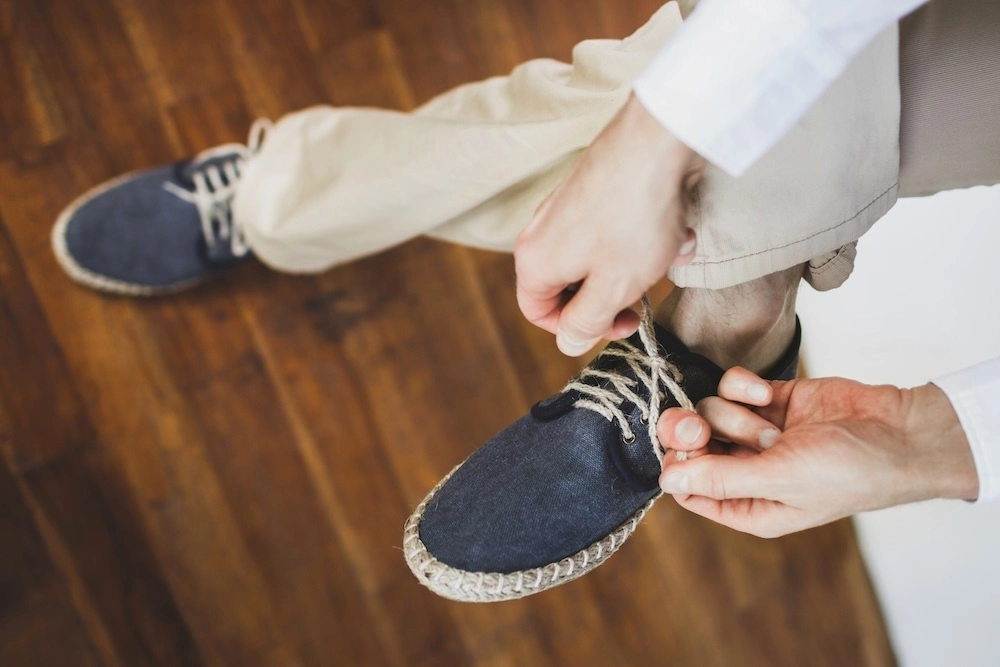 Man tying eco flax blue shoes