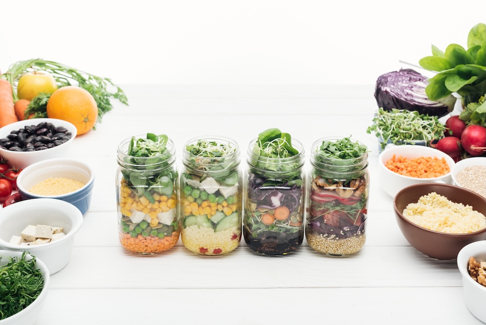 meals prepared in glass jars that are reusable