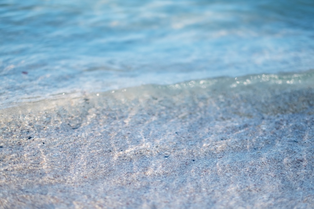 sandy salt water with light wave