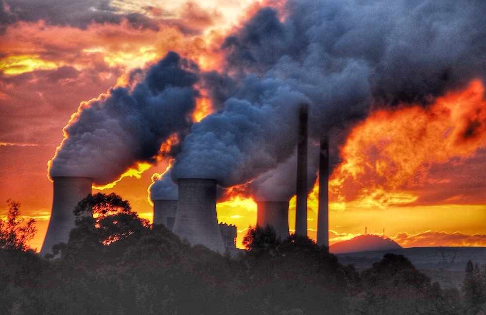 coal fired power plant emitting chemicals into the air