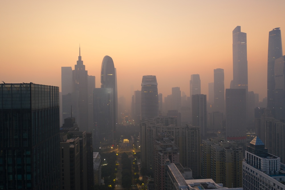 city smog polluting the air with a view of the skyline