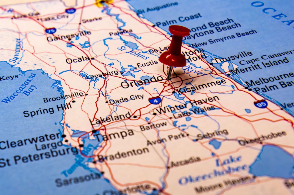 Red push pin on the tampa florida area on a map