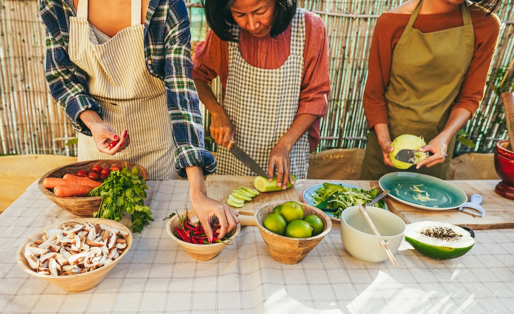 Preparing a eco-friendly meal for family gathering