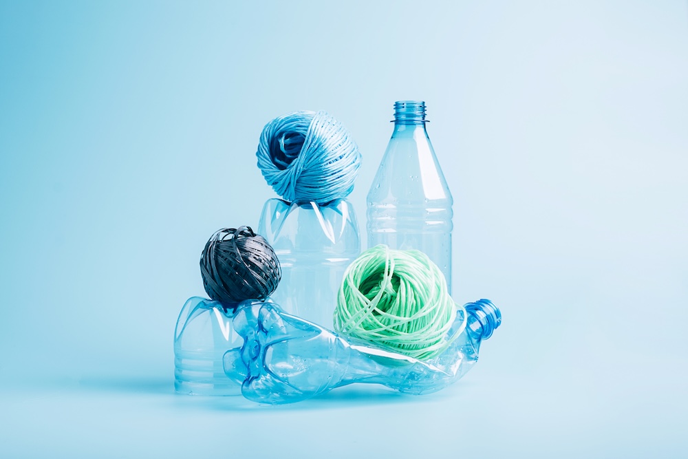 Plastic bottles with plastic string with dyes