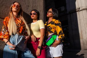 Women hanging out in Y2K aesthetics