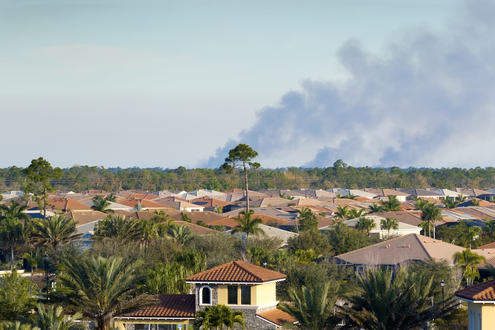 wildfire smoke in background of a neighborhood