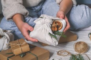 Person wrapping a gift without plastic