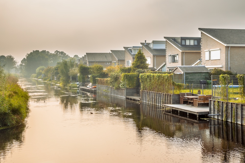 Homes with deck on the edge of water
