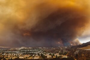 Wildfire smoke from sand brush fire in west. hollywood