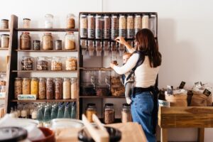 Mother shopping in a zero waste store using circular packaging